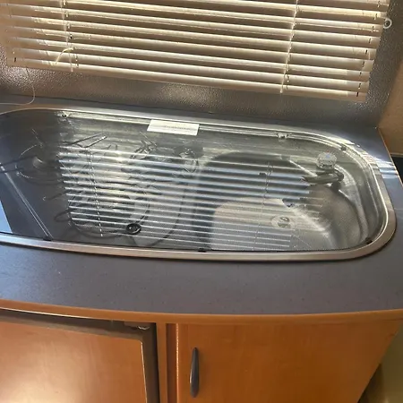 Daisy Kamper Apartment